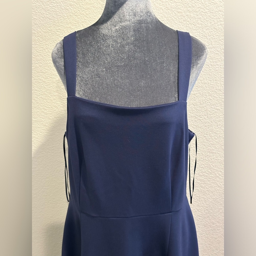 Elegant Blue Sleeveless Midi Dress